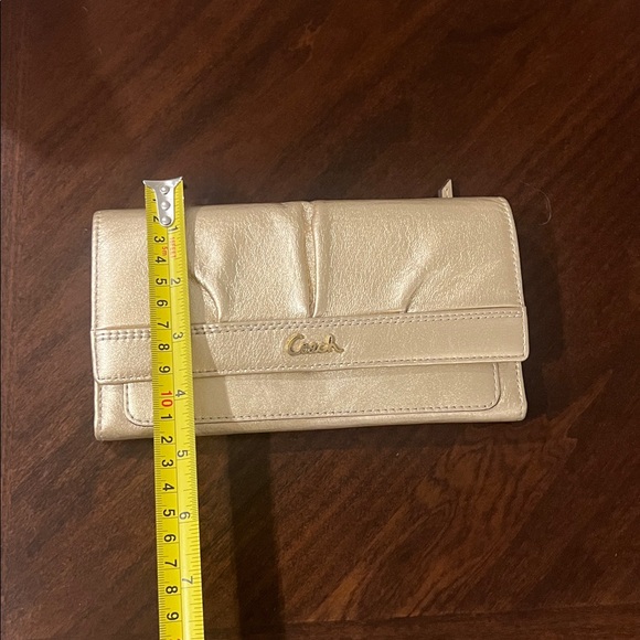 Coach - Picture 5 of 13